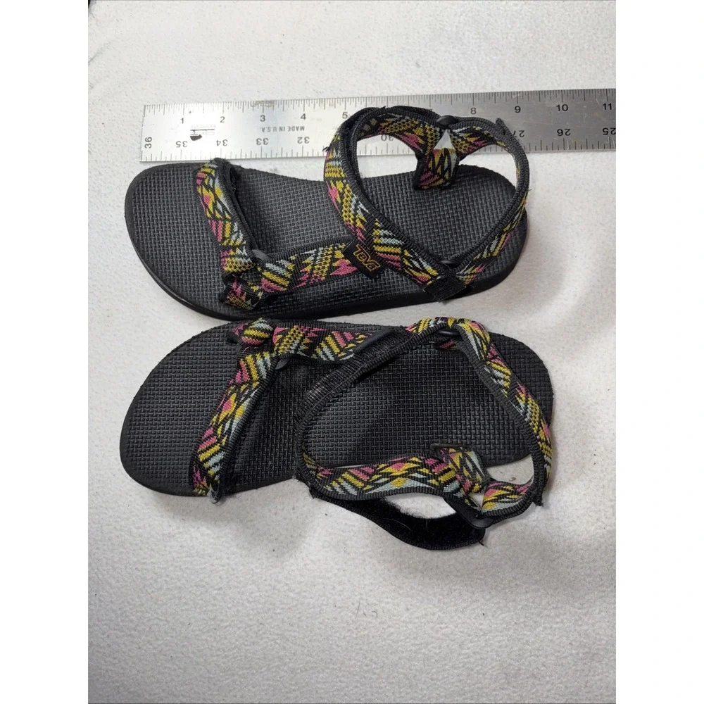 Teva Womens Original Universal Sandals Strap Boomerang Pink 9 Inch.